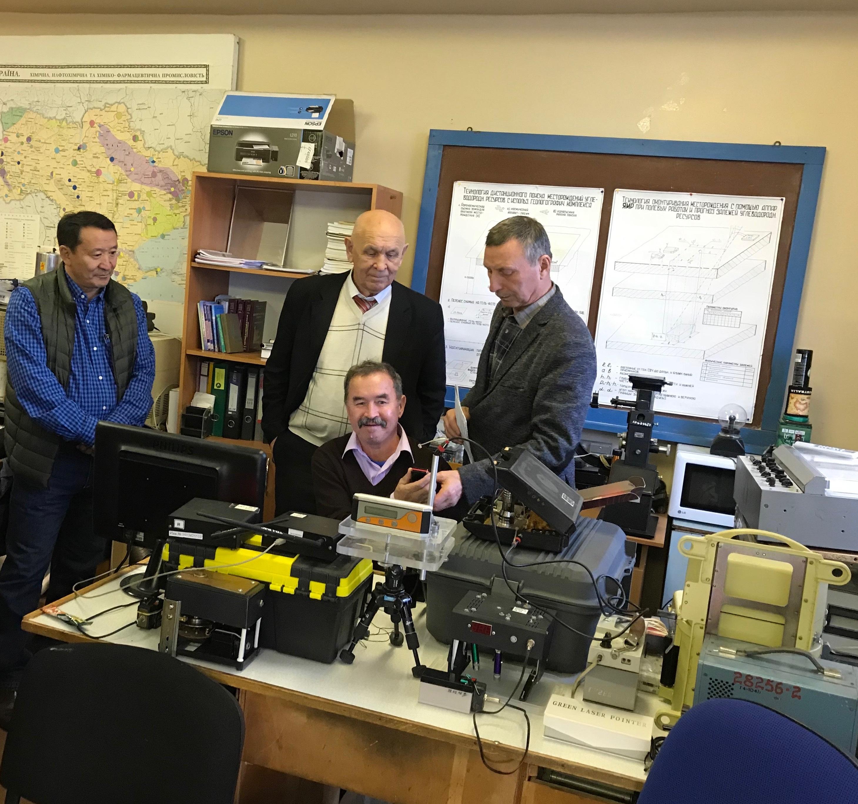 POISK team with portable Poisk-complex equipment, Sevastopol lab